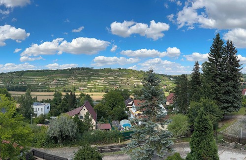 Freyburg Apartment | Cozy Studio For Two in Freyburg with an amazing view over the vineyards