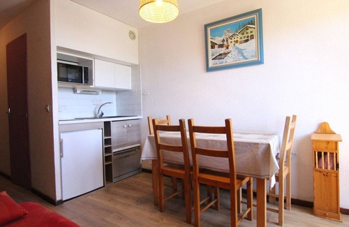 Eclose-Est Apartment | Cozy Studio for 4 in Alpe d'Huez, Close to Slopes & Shops, Balcony, Pets Welcome