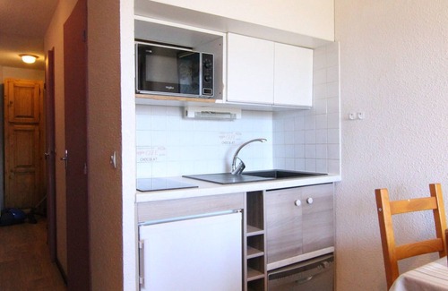 Eclose-Est Apartment | Cozy Studio for 4 in Alpe d'Huez, Close to Slopes & Shops, Balcony, Pets Welcome