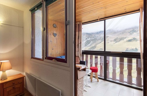 La Mongie Apartment | Cozy Studio for 5 with South-Facing Balcony in La Mongie