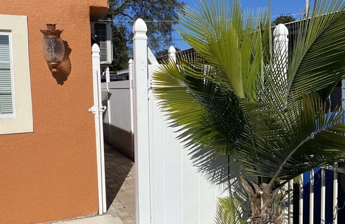 Pinecrest West Park Apartment | Cozy studio for two, in the heart of Tampa