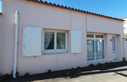LʼAiguillon-sur-Mer Apartment | Cozy Studio Near Beach, Center & Port for 2