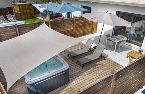 Villeneuve-Loubet Apartment | Cozy Studio with Private Jacuzzi - Côte d'Azur