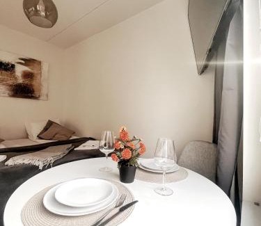 Tikkurila Apartment | Cozy Studio - Heart of Tikkurila