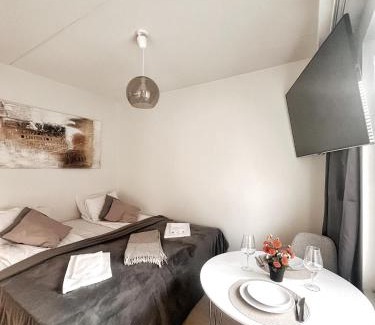 Tikkurila Apartment | Cozy Studio - Heart of Tikkurila