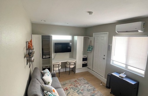 Panorama City Apartment | Cozy studio in phenomenal Los Angeles with WiFi, AC