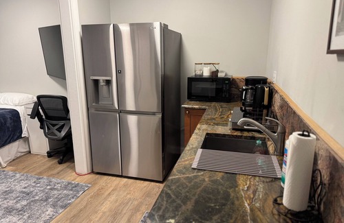 Rockville Apartment | Cozy Studio in Rockville, Walk to The Square and the Metro Station