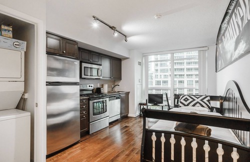Bathurst Quay House | Cozy Studio in the heart of Toronto
