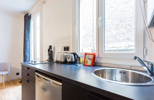 Quinze-Vingts Apartment | Cozy Studio in the Heart of Paris