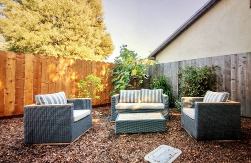 Edgewood Park Apartment | Cozy Studio in the heart of Redwood City