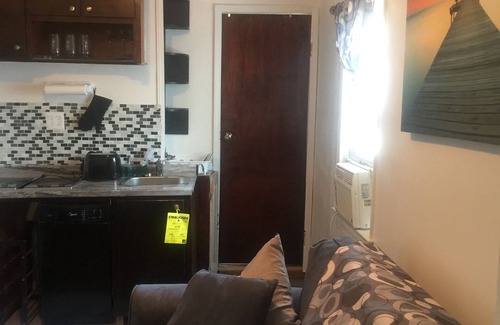Queens Apartment | Cozy Studio Near Rockaway Beach Come enjoy the ocean as desired !