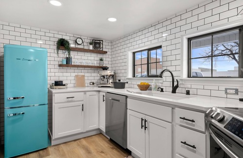 Richland House | Cozy Studio- Pets Welcome! Hot Tub on site!