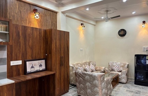 Varanasi Apartment | Cozy studio room with 2 beds in central Banaras, Charming interior and furniture