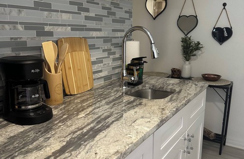 Lake Magdalene Apartment | Cozy studio Tiny Nests in Tampa with WiFi, AC Family friendly-.Pet-Friendly