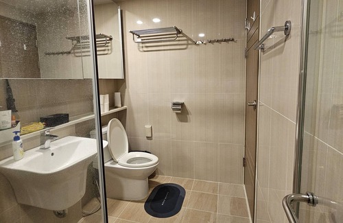Clark Apartment | Cozy studio unit at the Heart of Clark with Pool Access and Free Parking