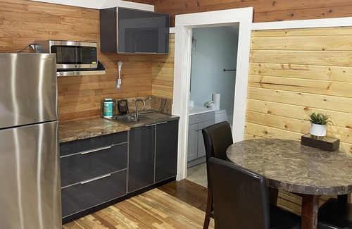 Roanoke Apartment | Cozy studio