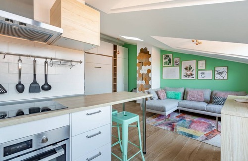 Bruzzano House | Cozy Studio W/Parking 5 min walk from the bus stop