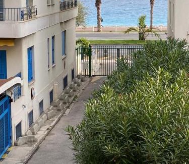 Fabron Apartment | Cozy studio with a sea view