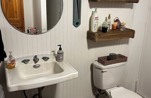 Roxbury Apartment | Cozy studio with AC and WiFi in charming Gypsum