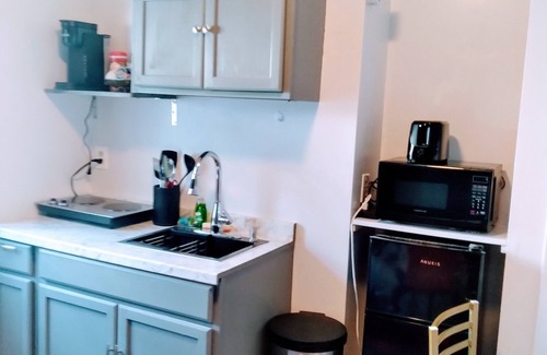 Lutz Apartment | Cozy studio with AC and WiFi in charming Lutz.