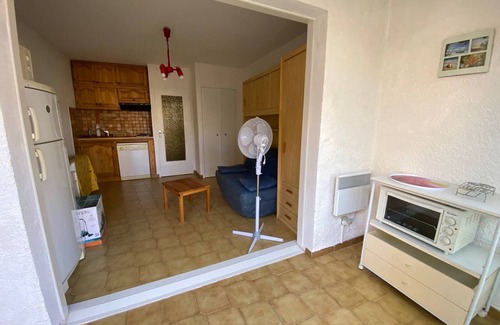 La Franqui-Plage Apartment | Cozy Studio with Cabine, 4 Guests, Near Beach and Shops, Terrace, Parking, Fully Equipped