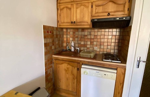 La Franqui-Plage Apartment | Cozy Studio with Cabine, 4 Guests, Near Beach and Shops, Terrace, Parking, Fully Equipped