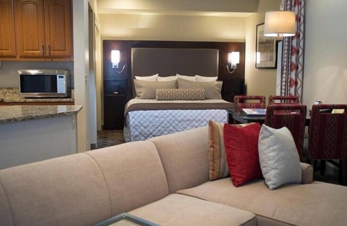 Arcadia Apartment | Cozy Studio with Pool & Fitness Room at Camelback