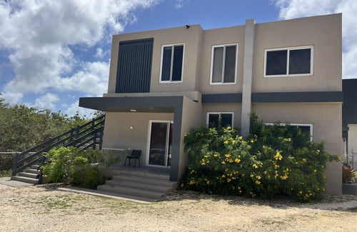 The Valley Apartment | Cozy studio with WiFi and AC in charming The Valley, Black Garden