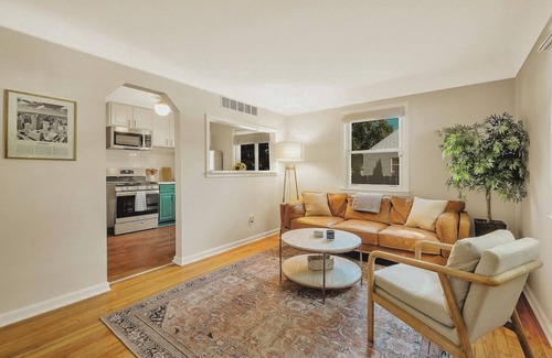Ferndale House | Cozy- Stylish 2 bd with fenced in back yard w/Firepit