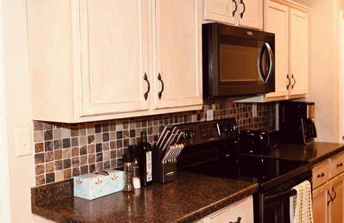 Decatur House | Cozy, stylish spot with great amenities—walk to food, shops & 15 min DEC airport