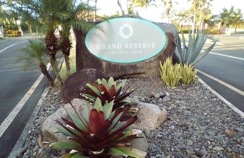 Zarzal Apartment | Cozy suite at coco Beach , not pets