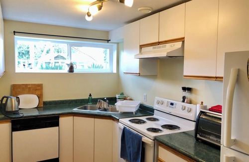 North Cowichan Apartment | Cozy Suite by the Lake + Breakfast!