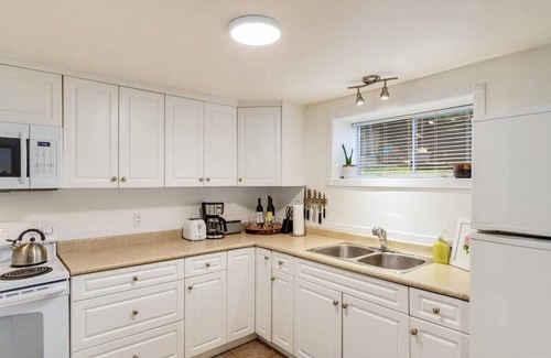 Youbou Apartment | Cozy Suite just Steps from an Amazing Beach