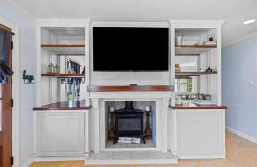 Sulphur House | Cozy Sulphur Getaway, Pool and Basketball Court