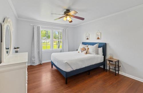 Sulphur House | Cozy Sulphur Getaway, Pool and Basketball Court