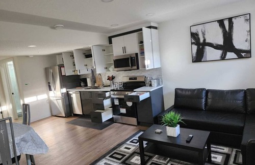 Southwest Edmonton Apartment | Cozy Super Luxury Legal Suite.20 minutes to the airport.