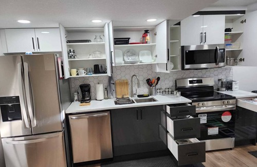Southwest Edmonton Apartment | Cozy Super Luxury Legal Suite.20 minutes to the airport.
