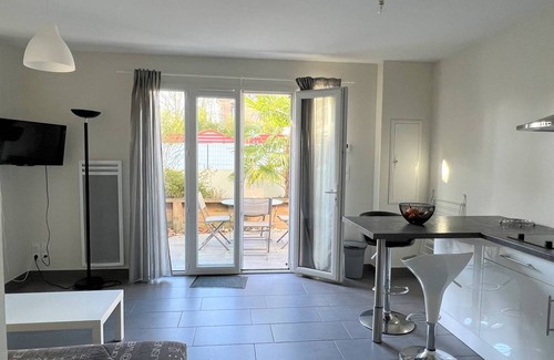 Cambo-les-Bains Apartment | Cozy T1 bis with Terrace, Parking, and Internet near Cambo-les-Bains Center