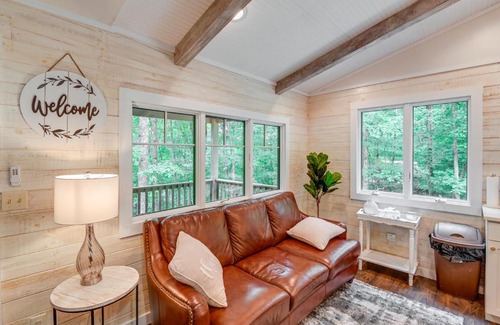Linden House | Cozy Tennessee Retreat with Patio and Charcoal Grill!