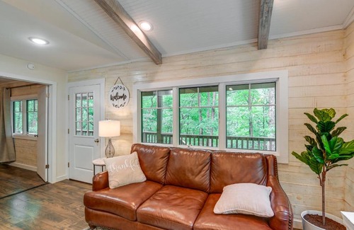 Linden House | Cozy Tennessee Retreat with Patio and Charcoal Grill!