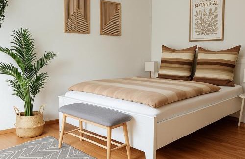 Meerbusch Apartment | Cozy Terrace Studio near Düsseldorf Messe-Fair & Airport I 15 Min