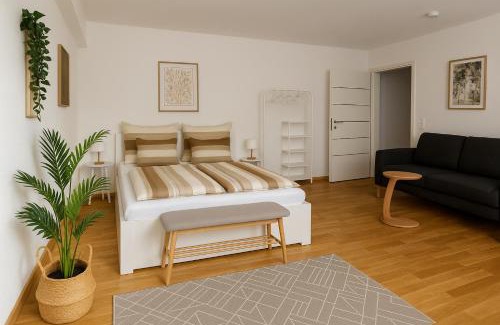Meerbusch Apartment | Cozy Terrace Studio near Düsseldorf Messe-Fair & Airport I 15 Min