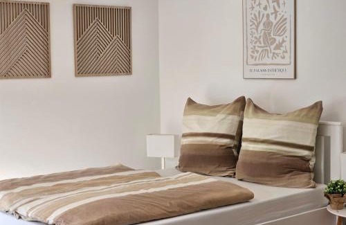 Meerbusch Apartment | Cozy Terrace Studio near Düsseldorf Messe-Fair & Airport I 15 Min