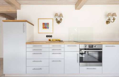 Pommerby House | Cozy thatched cottage with large fireplace and sauna