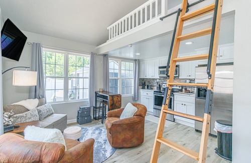 Myrtle Beach House | Cozy Tiny Home for 2! Short drive to the Beach!