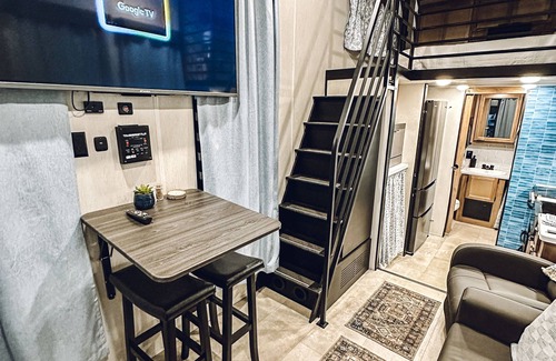 Springtown House | Cozy Tiny Home in Pleasant Springtown Texas with WiFi, AC, Full Kitchen
