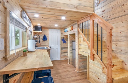 Dripping Springs House | Cozy Tiny House in Dripping Springs w/Sunset Views & Romantic Fireplace