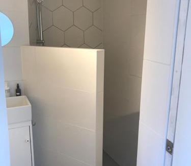 Rijsenhout Ski Chalet | Cozy tiny house close to Schiphol Ams Airport