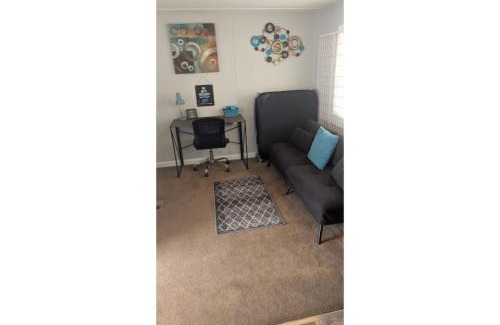 Farmington Hills Apartment | Cozy Tiny House - 25mins From Downtown Detroit
