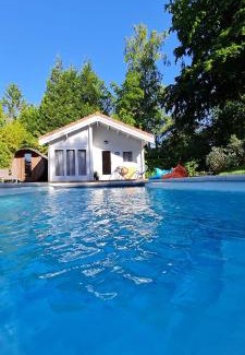 Waasmunster House | Cozy tiny house with swimming pool & outdoor sauna